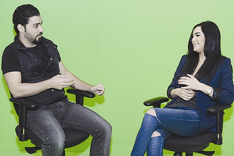 متحدثة للزميل علاء محمود