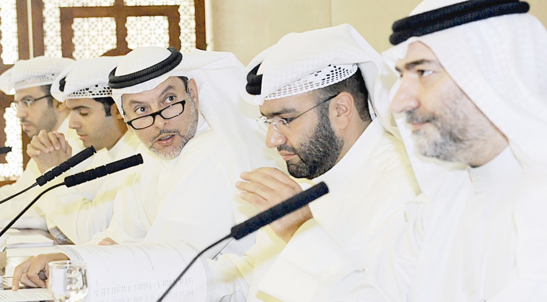 u0627u0644u0645u0628u0627u0631u0643 u0645u062au0631u0626u0633u0627 u0627u0644u0627u062cu062au0645u0627u0639 u0648u0627u0644u0639u0648u0636u064a u0625u0644u0649 u064au0633u0627u0631u0647 (u062au0635u0648u064au0631 u0646u0627u064au0641 u0627u0644u0639u0642u0644u0629)