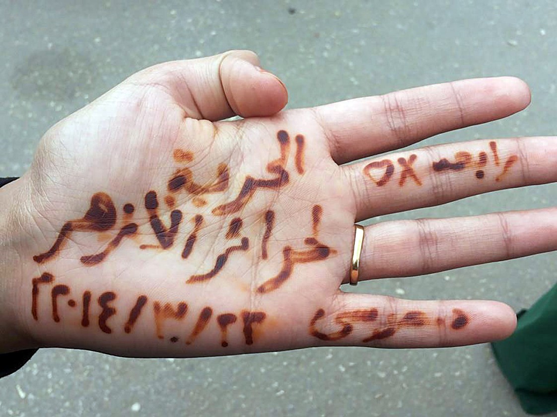 u0637u0627u0644u0628u0629 u0641u064a u00abu0627u0644u0623u0632u0647u0631u00bb u0643u062au0628u062a u0639u0644u0649 u064au062fu0647u0627 u0645u0637u0627u0644u0628u0647u0627 u0628u0627u0637u0644u0627u0642 u0632u0645u064au0644u0627u062au0647u0627 u0627u0644u0645u062eu0637u0648u0641u0627u062a u062eu0644u0627u0644 u062au0638u0627u0647u0631u0629 u0641u064a u0625u062du062fu0649 u0627u0644u062cu0627u0645u0639u0627u062a u0641u064a u0627u0644u0642u0627u0647u0631u0629 u0623u0645u0633t  tt (u062eu0627u0635 - u00abu0627u0644u0631u0627u064au00bb)rn