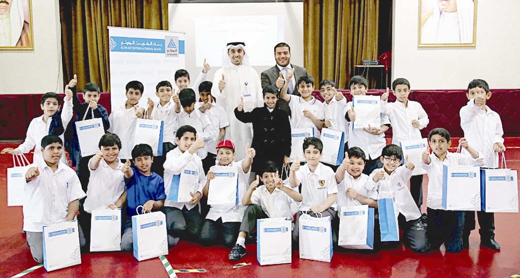 u0641u0631u064au0642 u0627u0644u0628u0646u0643 u0645u0639 u0627u0644u0637u0644u0627u0628