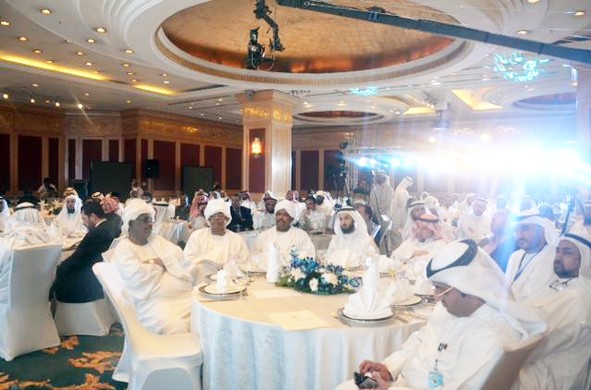 الحضور يتابعون وقائع المؤتمر