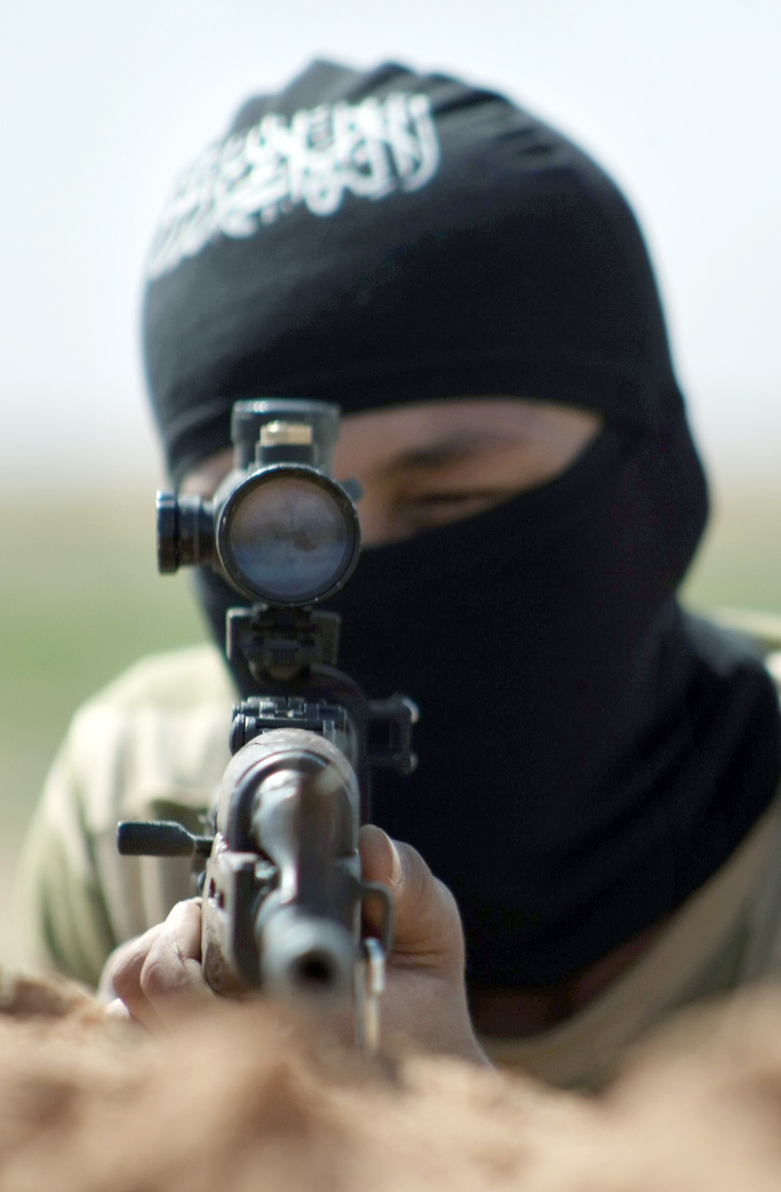 u0645u0642u0627u062au0644 u0645u0646 u0644u0648u0627u0621 u0627u0644u0634u0627u0645 u064au0635u0648u0628 u0628u0646u062fu0642u064au062au0647 u062eu0644u0627u0644 u062au062fu0631u064au0628 u0641u064a u062fu064au0631 u0627u0644u0632u0648u0631  (u0623 u0641 u0628)