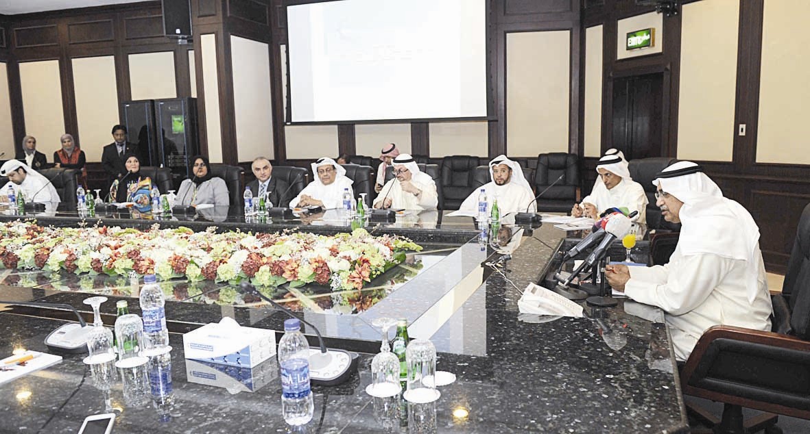 u062cu0627u0646u0628 u0645u0646 u0644u0642u0627u0621 u0627u0644u0648u0632u064au0631 u0641u064a u0647u064au0626u0629 u0627u0644u0635u0646u0627u0639u0629  (u062au0635u0648u064au0631 u0632u0643u0631u064au0627 u0639u0637u064au0629)