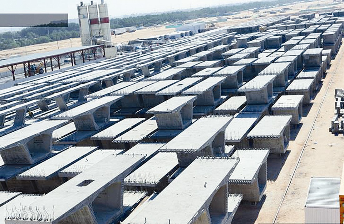 تجهيز قطع الجسور في ساحة الصب