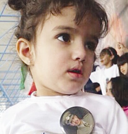 ليال فرحة بتخرج شقيقها عبدالله