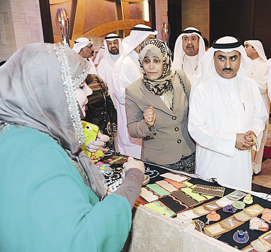 u0645u0633u0624u0648u0644u0648 u0627u0644u062au0631u0628u064au0629 u064au0637u0644u0639u0648u0646 u0639u0644u0649 u0627u0644u0645u0639u0631u0636 (u062au0635u0648u064au0631 u062cu0644u0627u0644 u0645u0639u0648u0636)