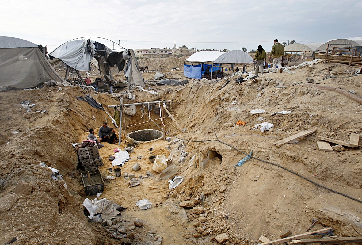 u0639u0645u0627u0644 u0641u0644u0633u0637u064au0646u064au0648u0646 u064au0639u064au062fu0648u0646 u0628u0646u0627u0621 u0623u062du062f u0623u0646u0641u0627u0642 u0627u0644u062au0647u0631u064au0628 u0628u064au0646 u0645u0635u0631 u0648u063au0632u0629 (u0623 u0628)