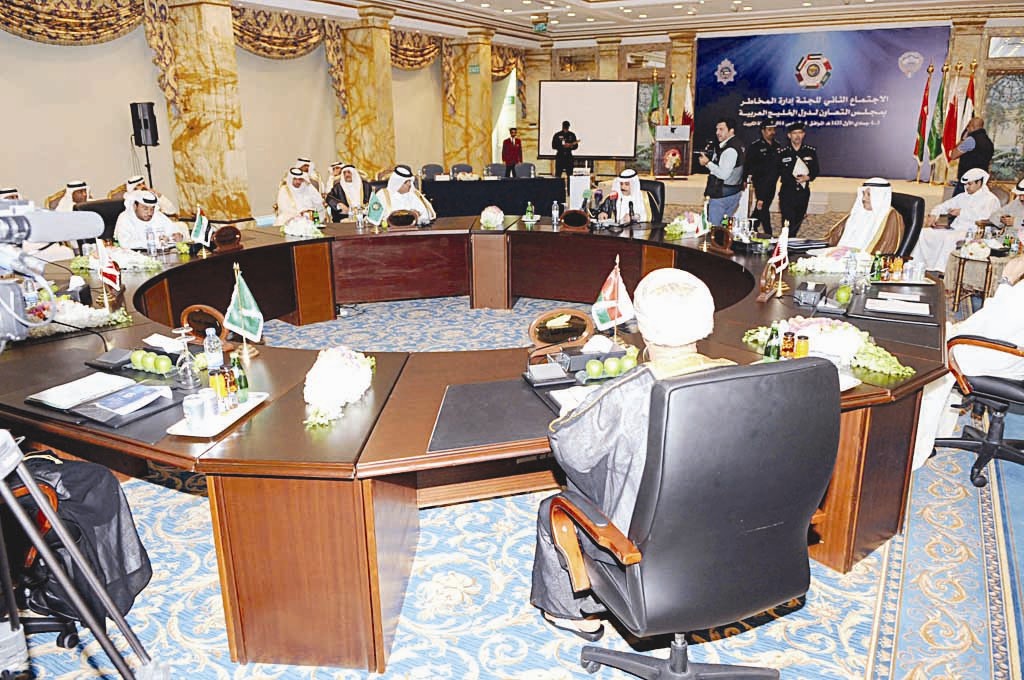 u0627u0644u0645u0634u0627u0631u0643u0648u0646 u0641u064a u0627u0644u0627u062cu062au0645u0627u0639 (u062au0635u0648u064au0631 u0643u0631u0645 u0630u064au0627u0628)