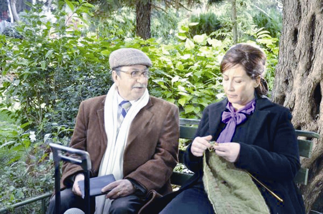 مشهد من مسلسل «سنعود بعد قليل»