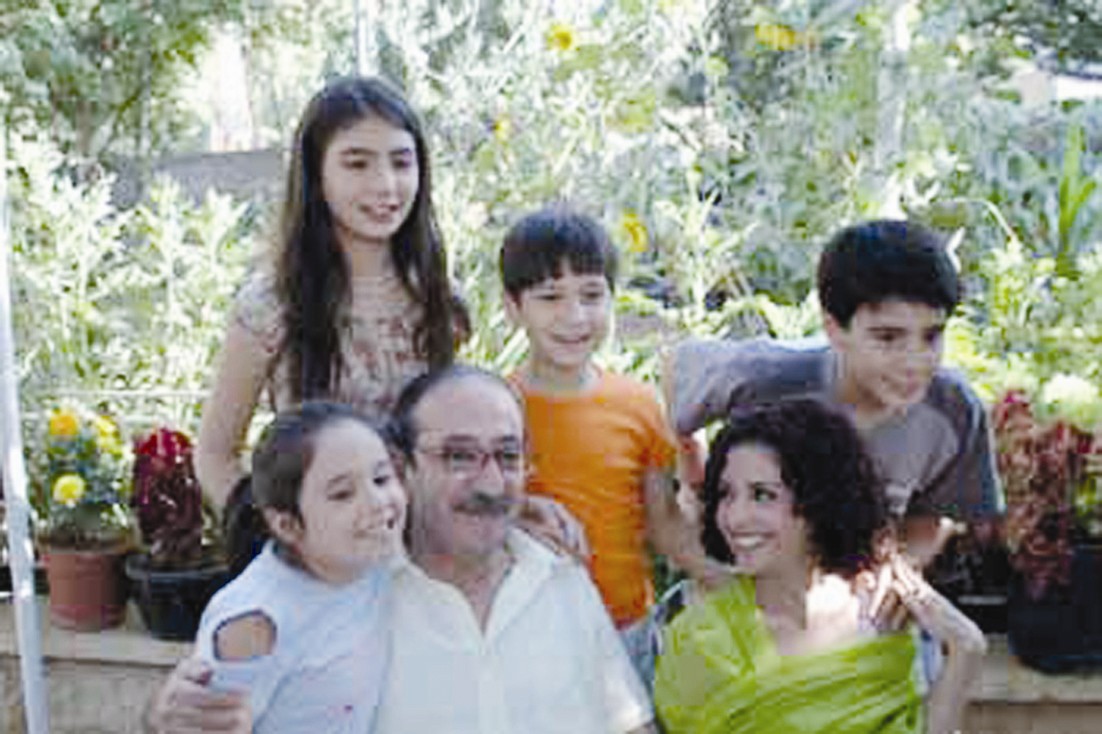 ... مع حنان ترك في فيلم «الآباء الصغار»