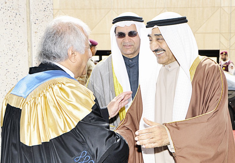 جاسم الخرافي وفي استقباله المليفي والبدر