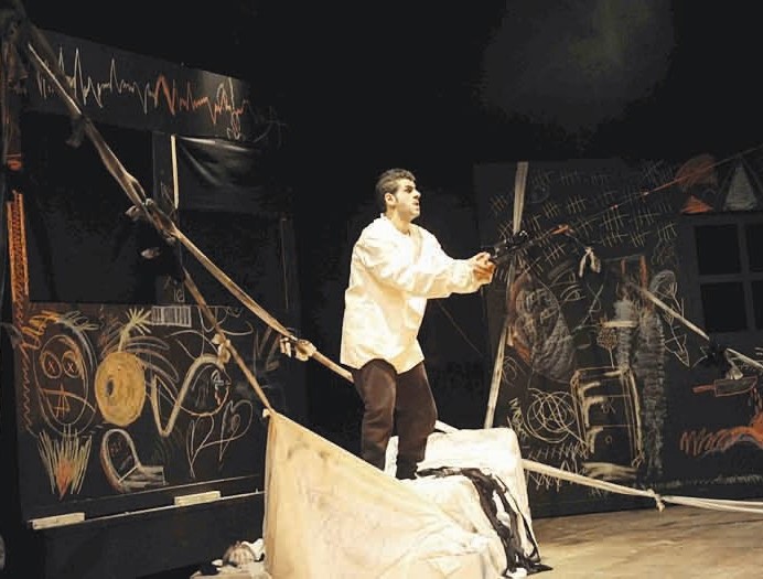 u0645u0648u0633u0649 u0628u0647u0645u0646 u0641u064a u0645u0634u0647u062f u0645u0646 u0627u0644u0645u0633u0631u062du064au0629 (u062au0635u0648u064au0631 u0637u0627u0631u0642 u0639u0632 u0627u0644u062fu064au0646)