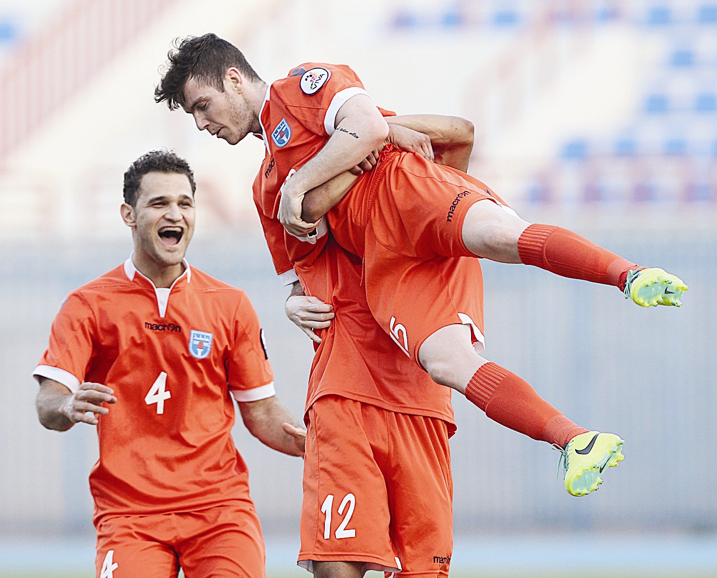 u0641u0631u062du0629 u0644u0627u0639u0628u064a u0643u0627u0638u0645u0629 u0628u0627u0644u0641u0648u0632 u0639u0644u0649 u0627u0644u062au0636u0627u0645u0646