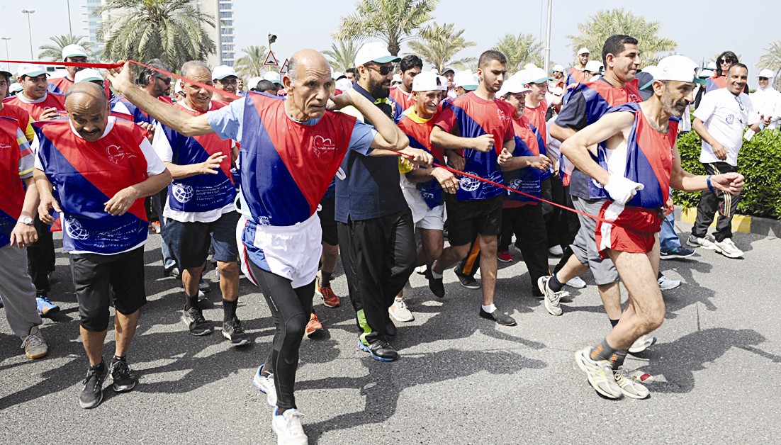 المشاركون في الماراثون عقب إطلاق صافرة البداية