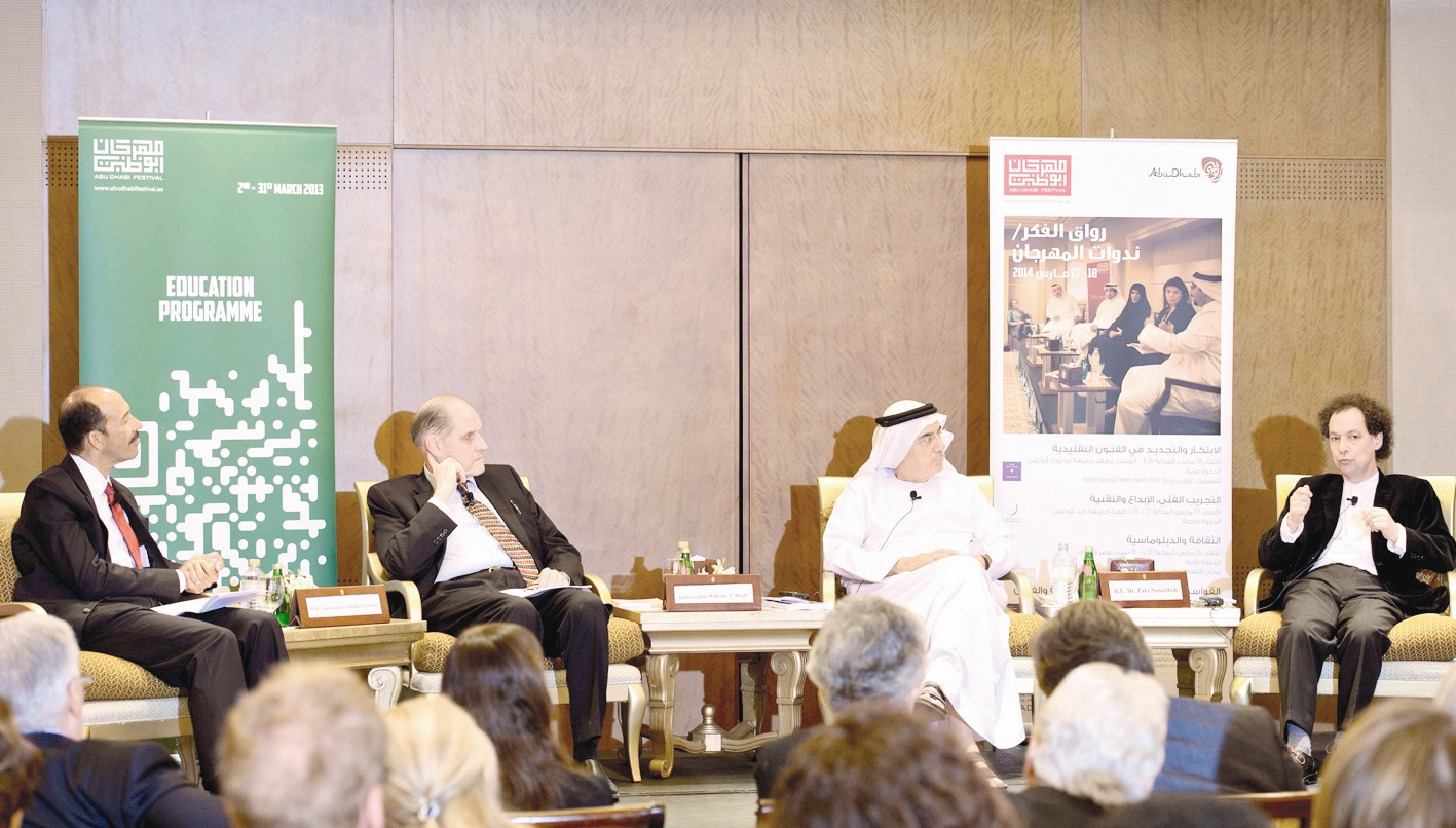 من اليمين: مارشال ماركوس وزكي أنور نسيبة وويليام روغ ومايكل كوربين