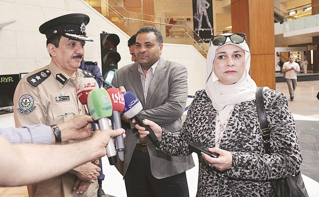 ... ومتحدثاً للصحافيين