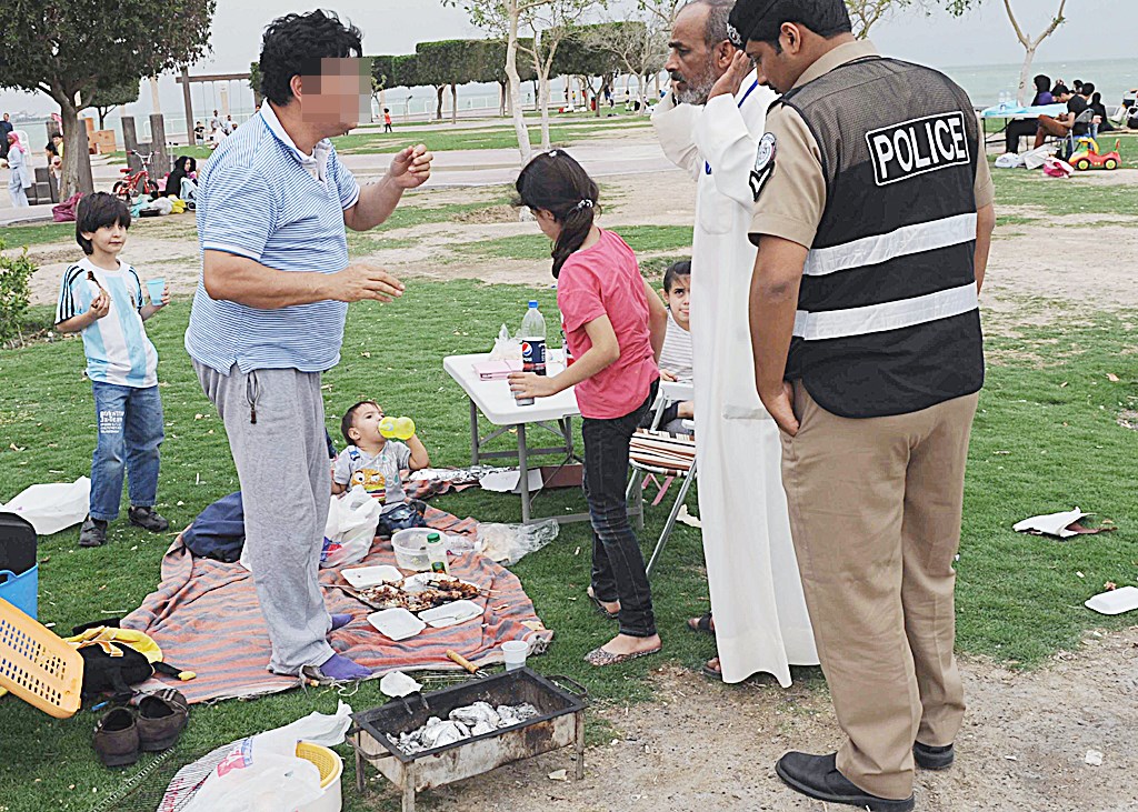 u0639u0646u0635u0631 u0645u0646 u0641u0631u0642u0629 u0627u0644u0637u0648u0627u0631u0626 u0628u0645u0624u0627u0632u0631u0629 u0623u0645u0646u064au0629 u062eu0644u0627u0644 u062du0645u0644u0629 u0639u0644u0649 u0627u0644u0645u062eu0627u0644u0641u064au0646 u0641u064a u0627u0644u0648u0627u062cu0647u0629 u0627u0644u0628u062du0631u064au0629 u0627u0645u0633   (u062au0635u0648u064au0631 u062cu0644u0627u0644 u0645u0639u0648u0636)