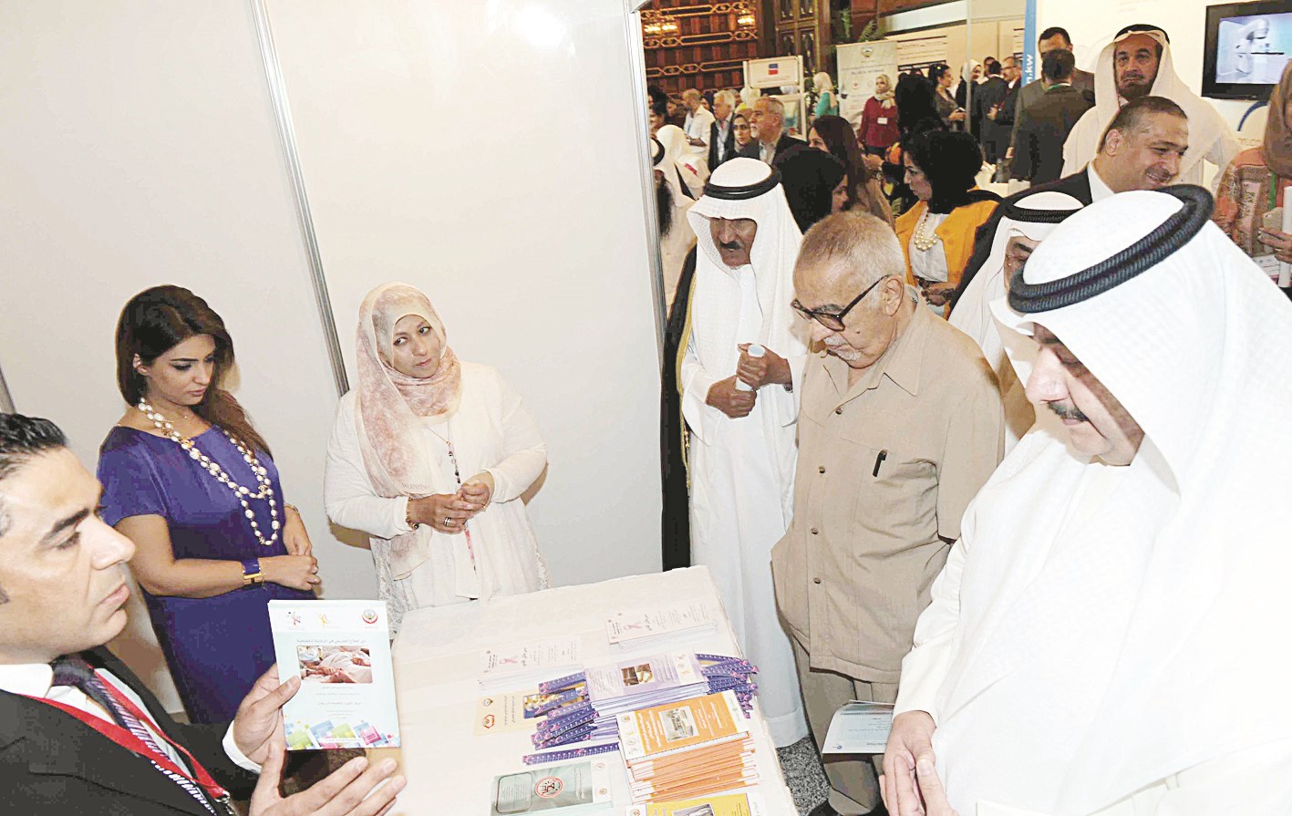 جولة في المعرض  (تصوير طارق عز الدين)