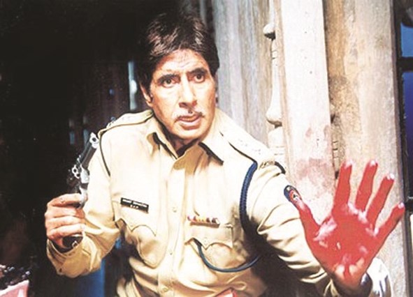 في مشهد من أحد أعماله