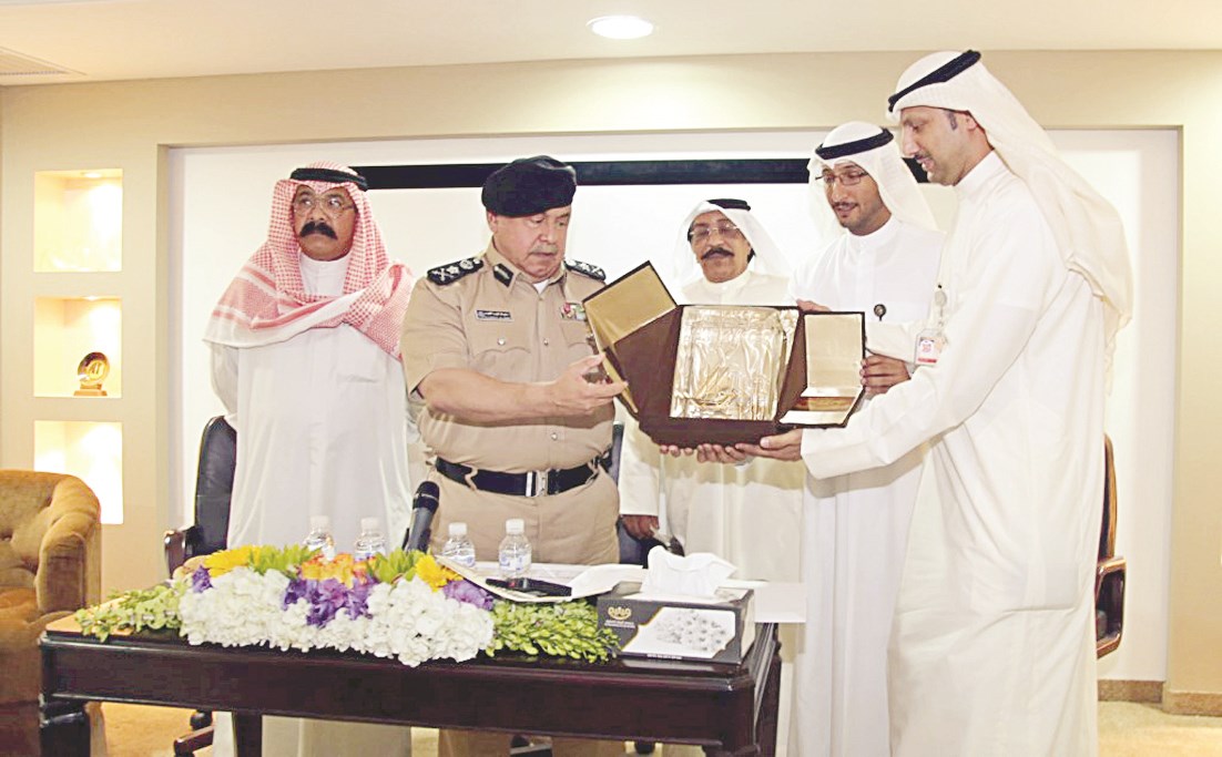 u0627u0644u0641u0647u062f u064au062au0633u0644u0645 u062fu0631u0639u0627 u062au0630u0643u0627u0631u064au0629 u0645u0646 u0627u0644u0639u0642u064au062f u0646u0627u064au0641 u0627u0644u062du0633u0627u0648u064a u0628u062du0636u0648u0631 u0627u0644u0644u0648u0627u0621 u0645u062du0645u0648u062f u0627u0644u0637u0628u0627u062e