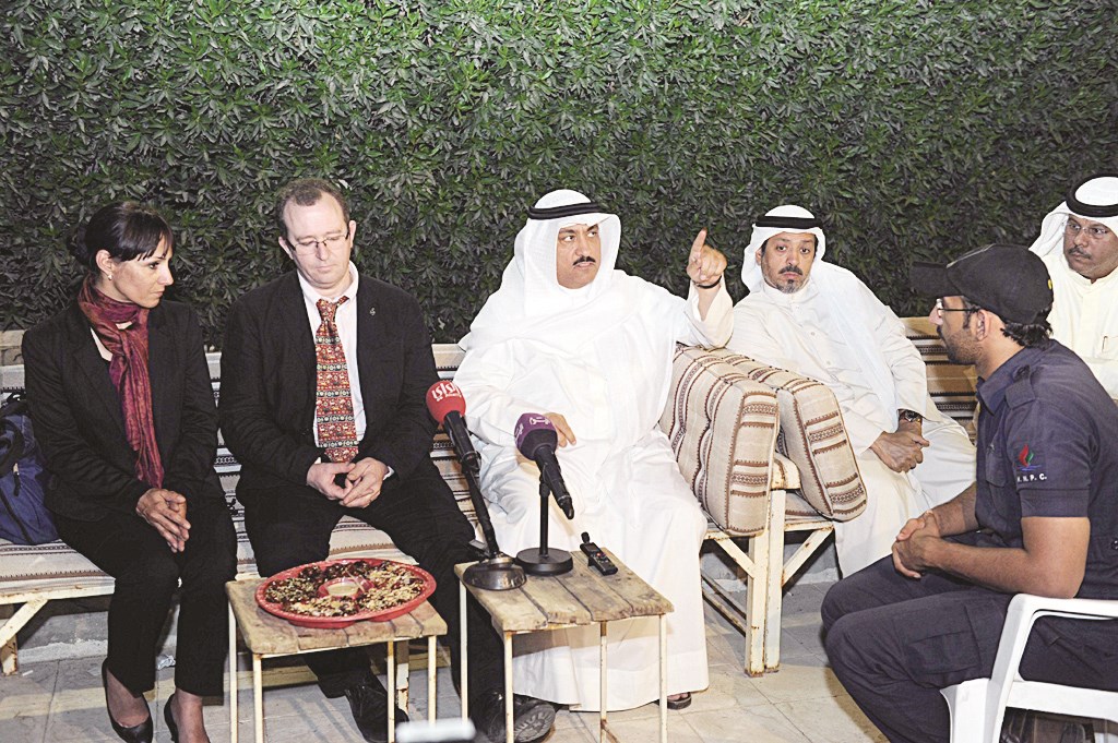 الاستماع إلى الواقعة من البراك والشهود (تصوير زكريا عطية)