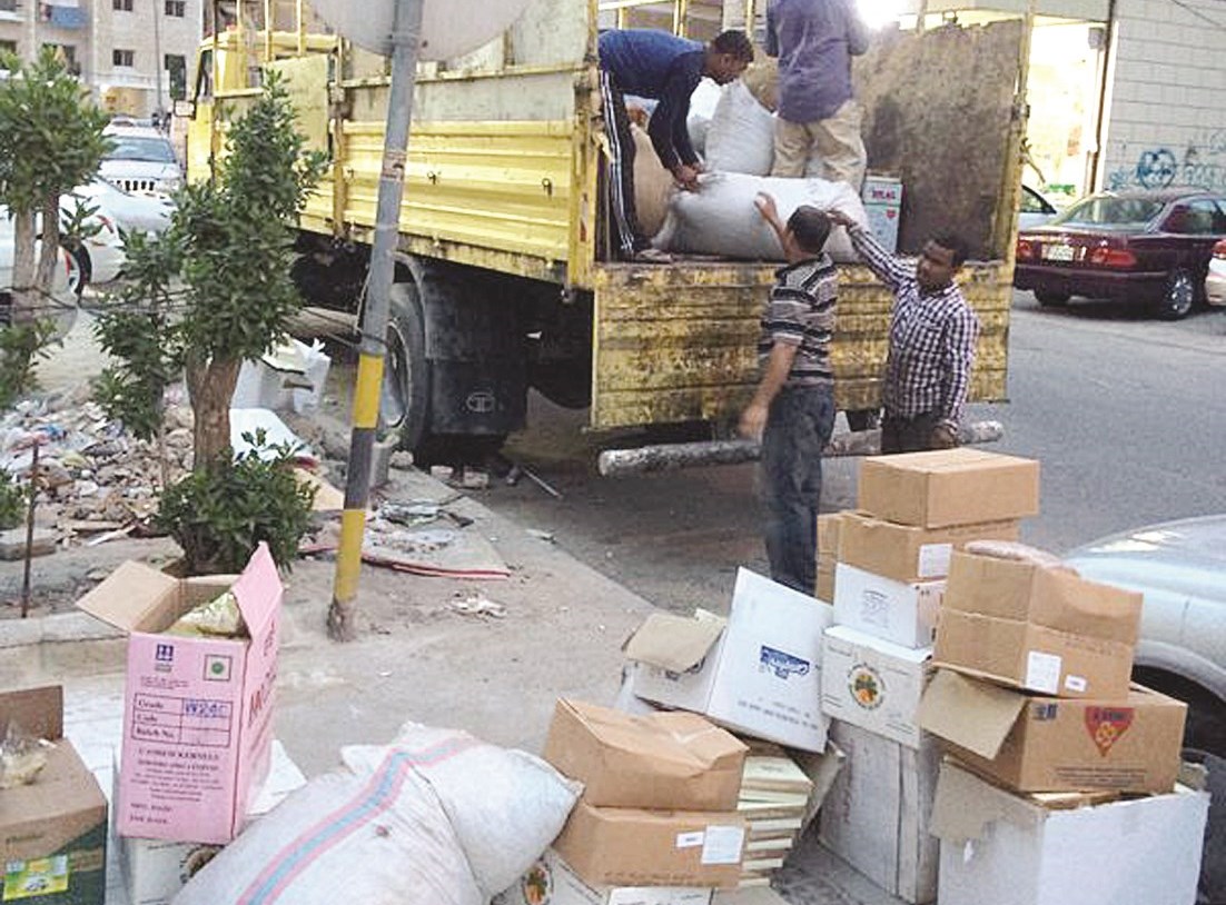 مصادرة بضائع من الباعة الجائلين