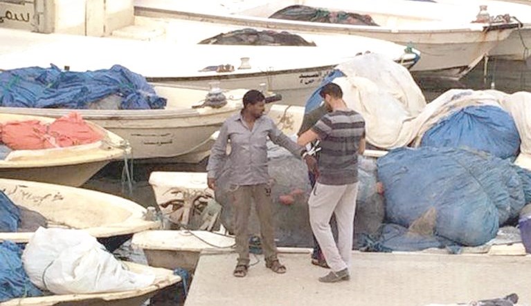 توقيف مخالف مختبئ