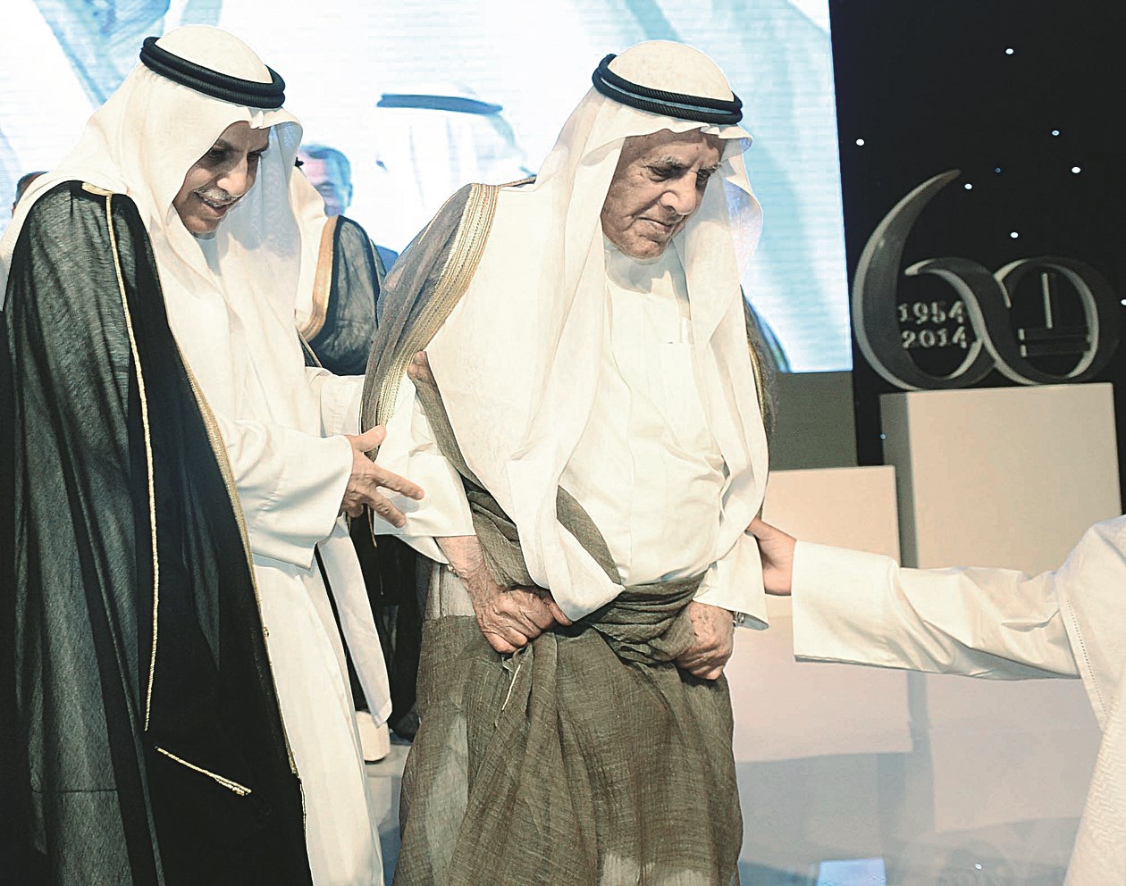 رئيس المجموعة ناصر محمد الساير ونجله مبارك 