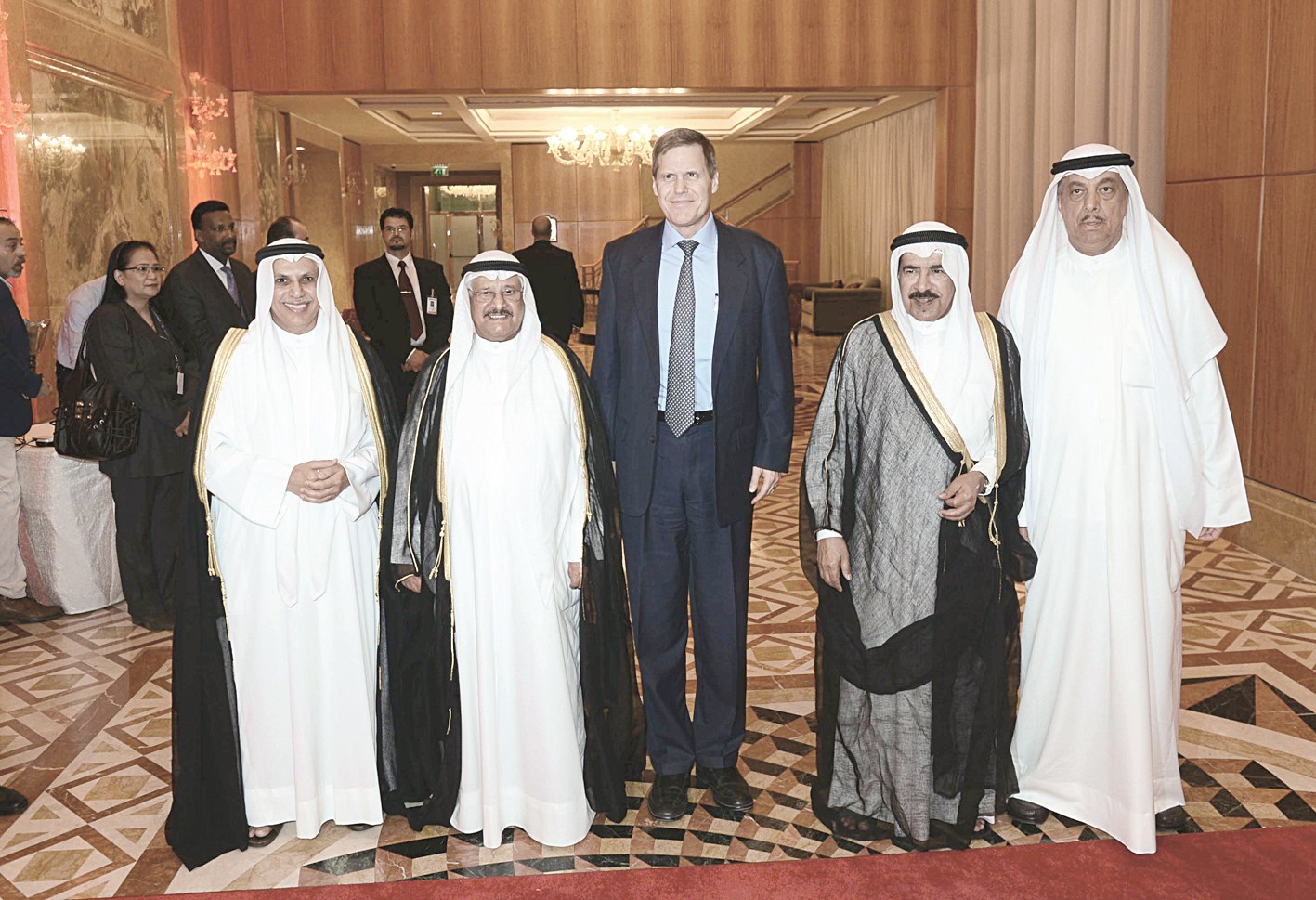 آل الساير مع السفير الأميركي