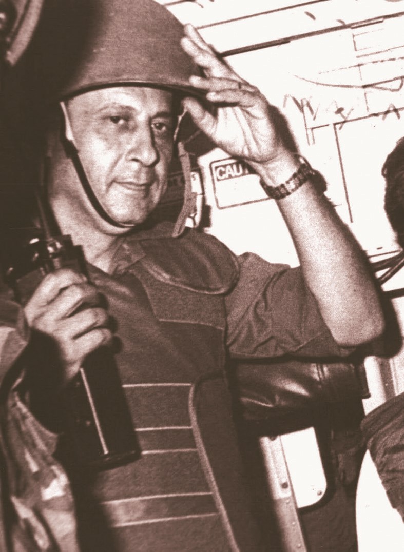 u0645u064au0634u0627u0644 u0639u0648u0646 u0641u064a u0635u0648u0631u0629 u0623u0631u0634u064au0641u064au0629 u0639u0646u062fu0645u0627 u0643u0627u0646 u0642u0627u0626u062fu0627u064b u0644u0644u062cu064au0634