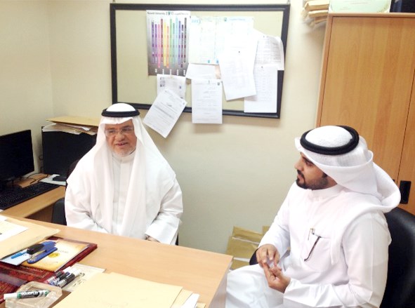 الشيخ متحدثا للزميل محمد نزال