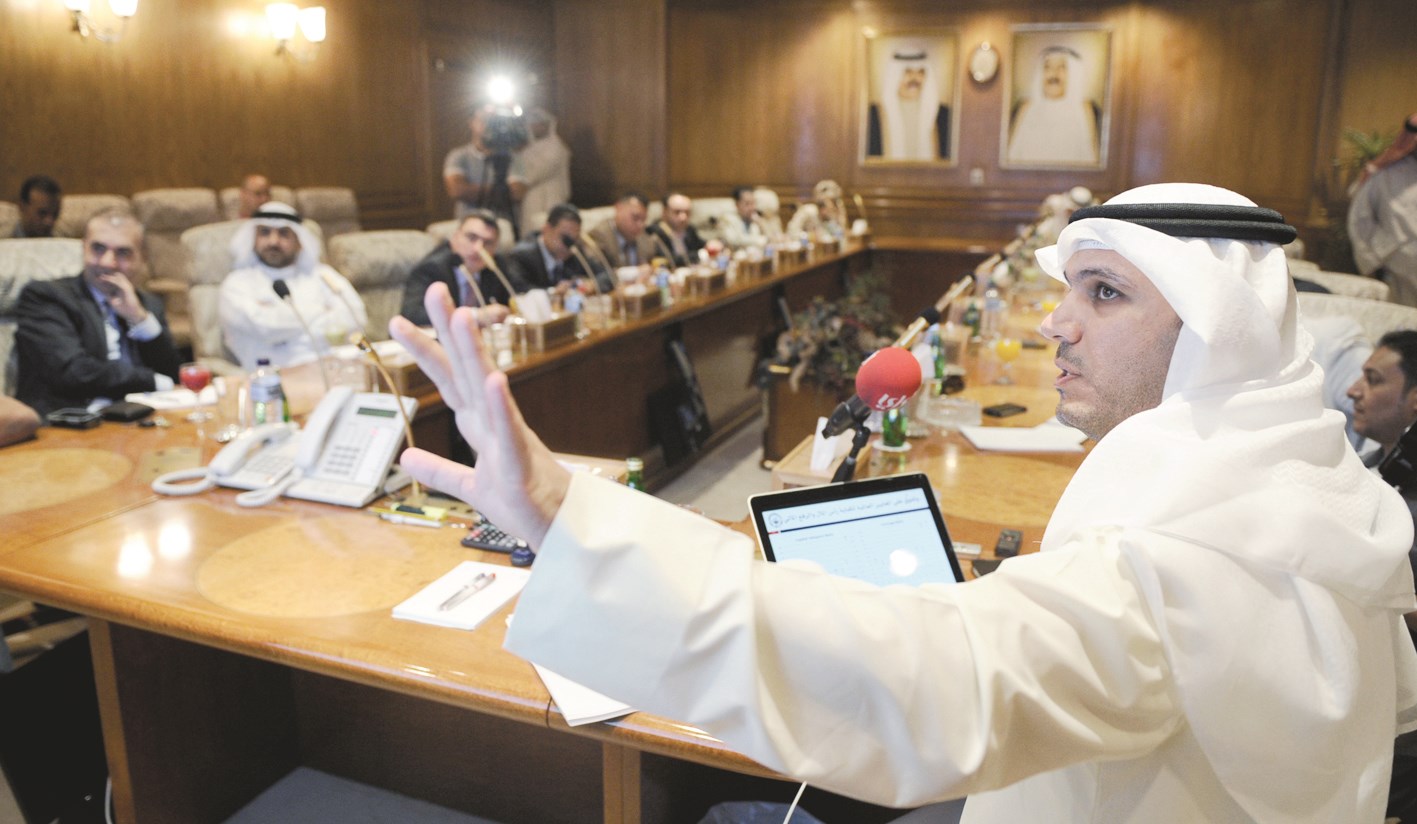 u0627u0644u0647u0627u0634u0644 u0645u062au062du062fu062bu0627u064b u0641u064a u0627u0644u0645u0624u062au0645u0631 u0627u0644u0635u062du0627u0641u064a (u062au0635u0648u064au0631 u0646u0627u064au0641 u0627u0644u0639u0642u0644u0629)