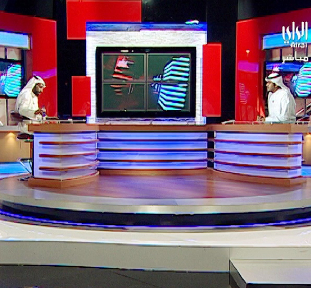 الوسمي متحدثاً في «لقاء الراي»