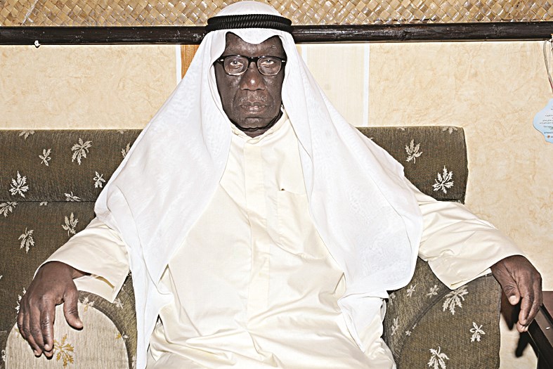 سالم الفلاح ونظرة لعدسة «الراي»  (تصوير جلال معوض)