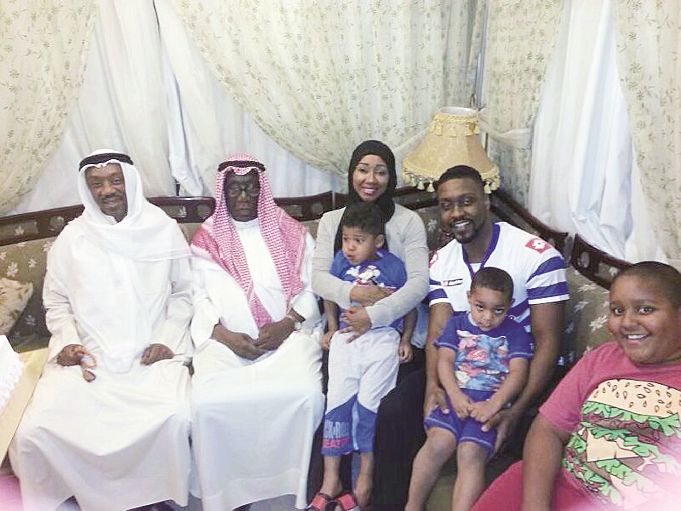 مع الأبناء والأحفاد