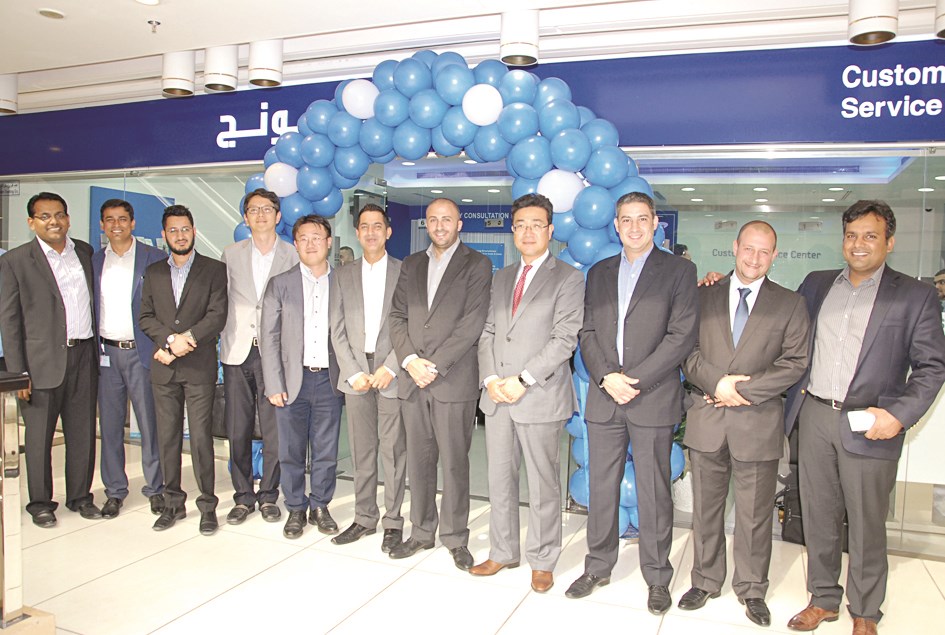 ممثلو شركة سامسونج الخليج و شركة وهران التجارية