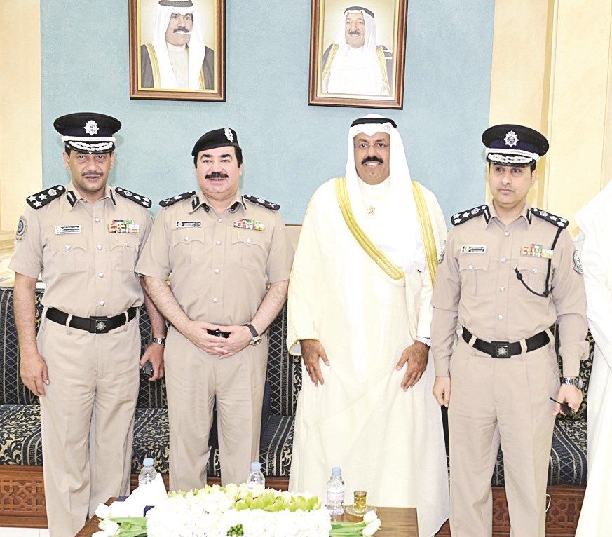 ضباط يهنئون النواف