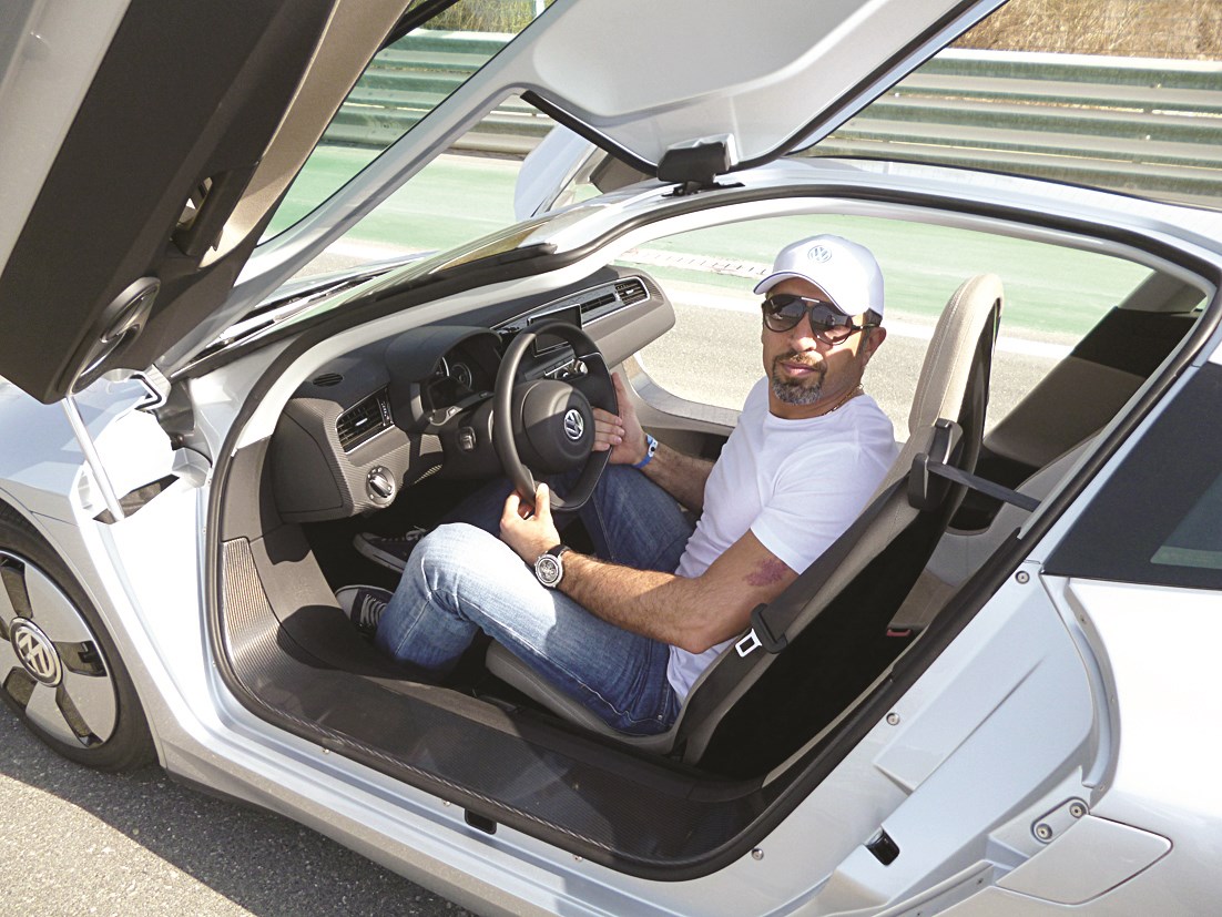 الزميل سهيل الحويك يجرب السيارة