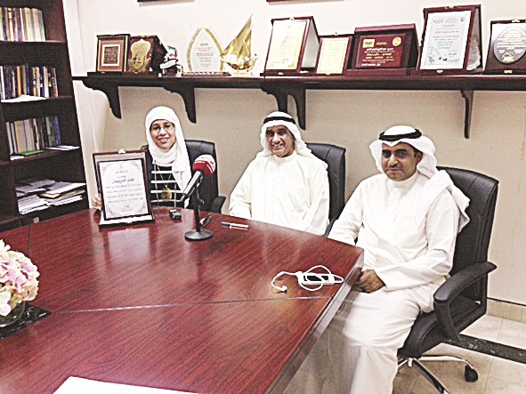 u0627u0644u062fu0648u064au0633u0627u0646 u0628u0639u062f u062au0633u0644u0645u0647u0627 u062fu0631u0639u0627u064b u062au0643u0631u064au0645u064au0629 u0645u0646 u0627u0644u0645u0634u0627u0631u064a