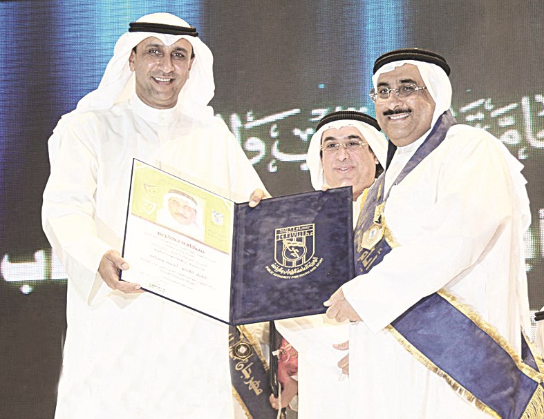 ... ومكرما في مهرجان «أيام المسرح للشباب» بدورته الثامنة