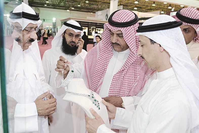 u0627u0644u0633u064au0641 u064au062au0641u0642u062f u0627u0644u0645u062cu0648u0647u0631u0627u062a u0627u0644u0645u0639u0631u0648u0636u0629 (u062au0635u0648u064au0631 u0643u0631u0645 u0630u064au0627u0628)