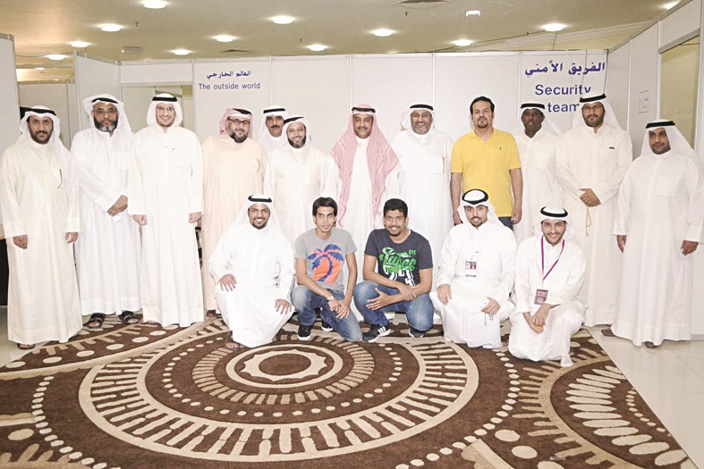 ... ومتوسطاً العاملين بالجمارك