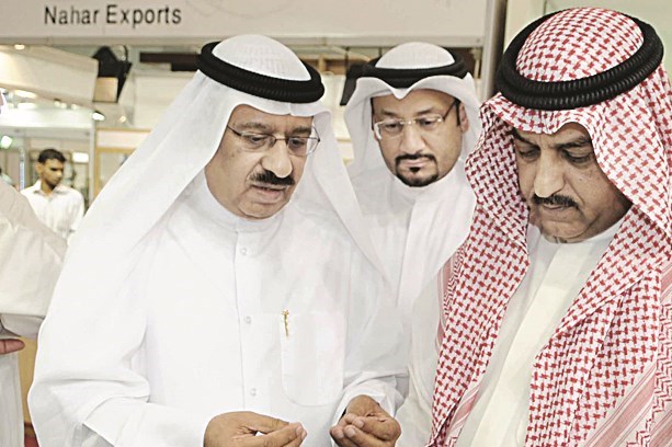 الغيث يشرح للسيف نوعية الذهب المعروض