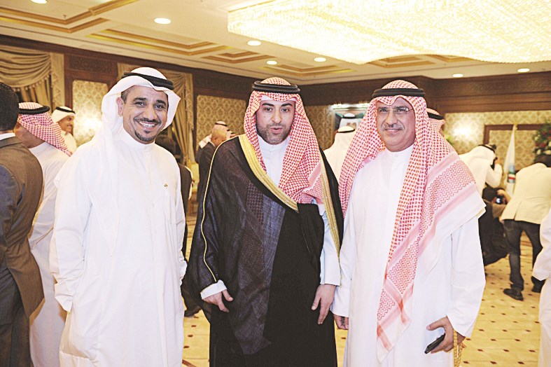 عبدالله المالك متوسطا اللواء فرج الشمري والزميل منصور الشمري