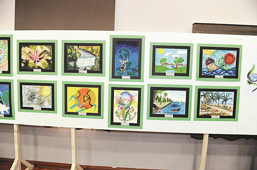 جانب من الصور المشاركة في المعرض