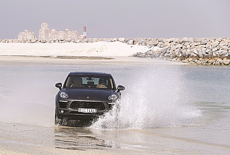 تتعامل مع كل الظروف حتى السير في الماء