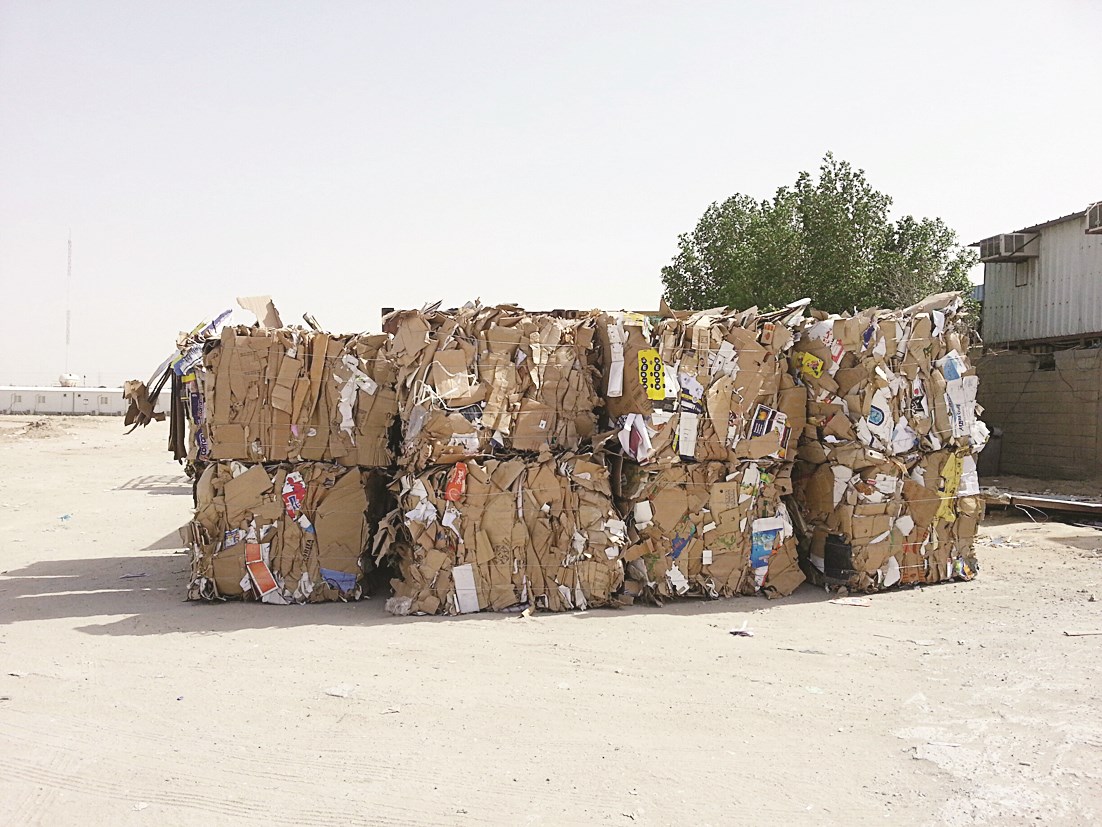 الكراتين بعد كبسها