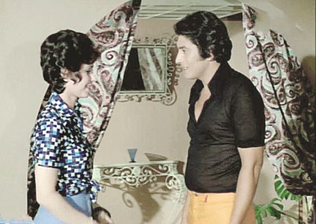 ... ومع عمر خورشيد في مشهد من «حتى آخر العمر»