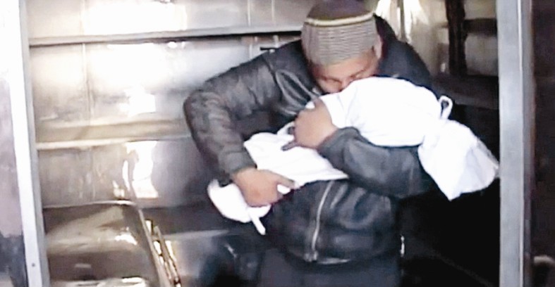 u0627u0644u0648u0627u0644u062f u0648u0642u0628u0644u0629 u0627u0644u0648u062fu0627u0639 u0644u0637u0641u0644u0647 u0627u0644u0630u064a u0645u0627u062a... u0645u0631u0651u062au064au0646