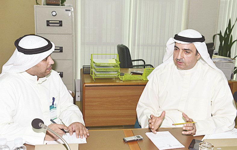 العمر متحدثاً إلى الزميل وليد الهولان